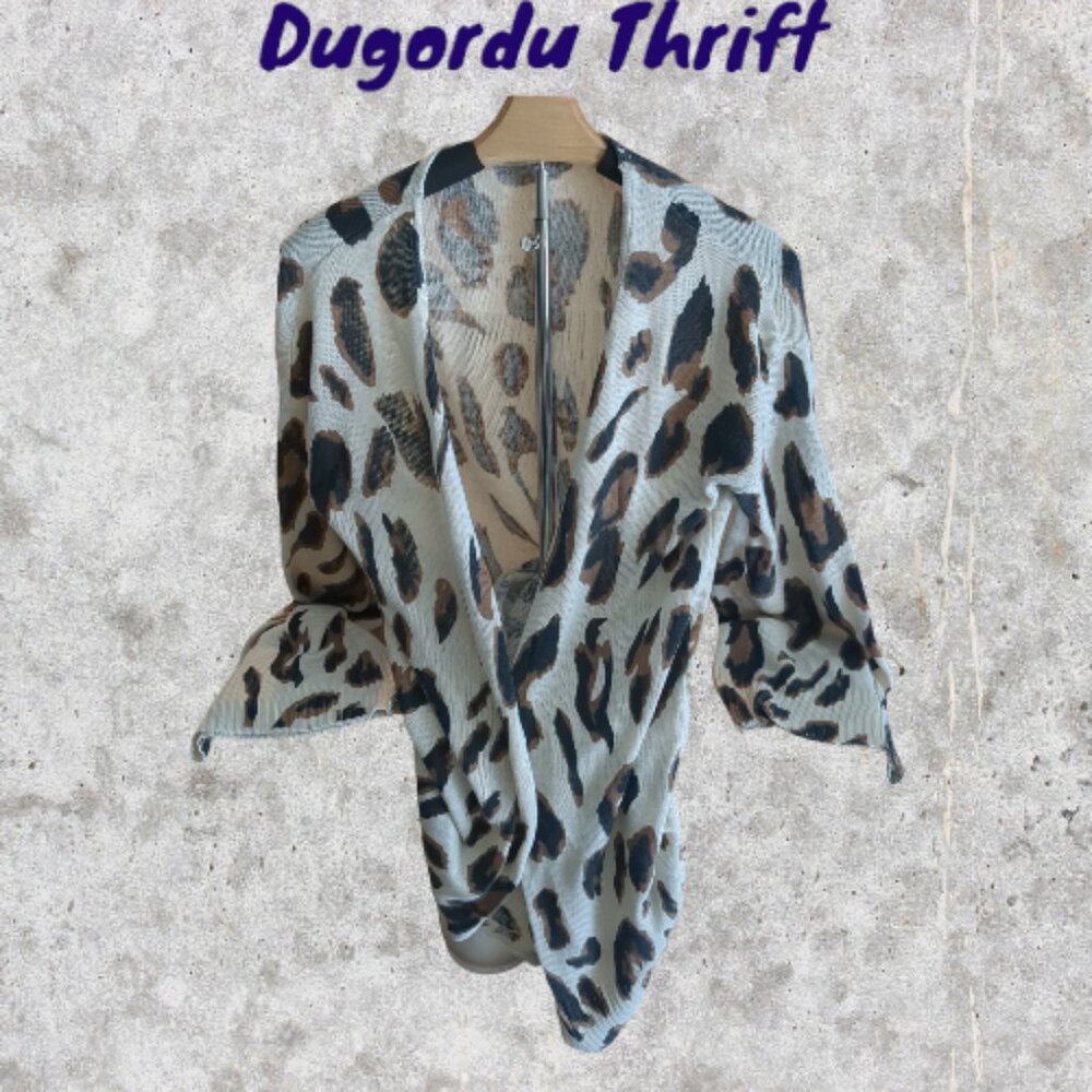 Woman's Small Oversized Leopard Print Sweater Open Wide Sleeves Shrug Poncho